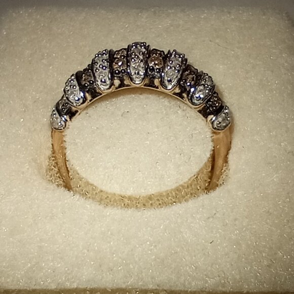 10Kt Yellow Gold Chocolate and White Diamond Ring - Picture 4 of 5